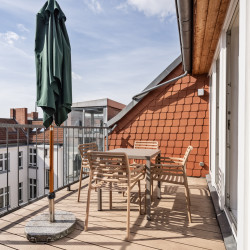 139 | Brand new, elegant furnished 3 bedroom rooftop in Kantstr.