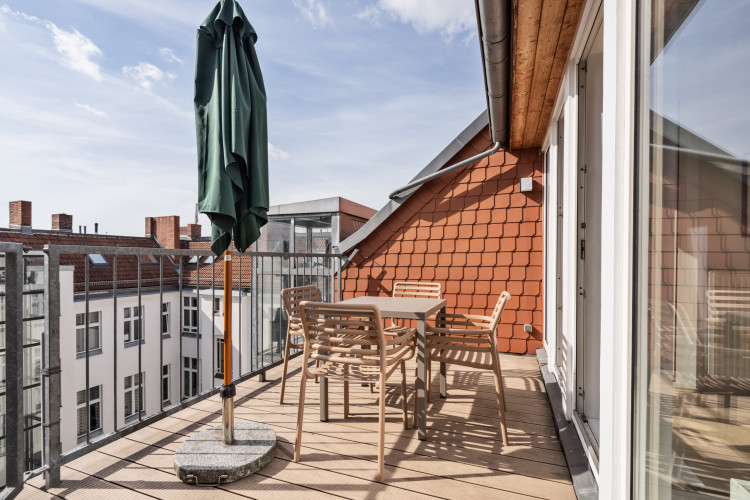 139 | Brand new, elegant furnished 3 bedroom rooftop in Kantstr.